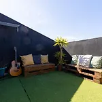 Pineapple Surf House Хостел