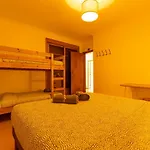 Pineapple Surf House * Атогиа-да-Балейя