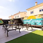 Pineapple Surf House Хостел