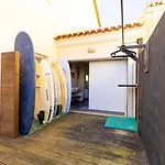 Хостел Pineapple Surf House