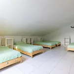 Хостел Pineapple Surf House Атогиа-да-Балейя