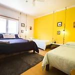Pineapple Surf House *
