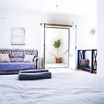 Pineapple Surf House * Атогиа-да-Балейя