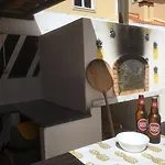 Pineapple Surf House * Атогиа-да-Балейя