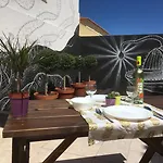 Хостел Pineapple Surf House Атогиа-да-Балейя