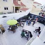 Pineapple Surf House * Атогиа-да-Балейя