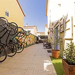 Pineapple Surf House Хостел