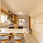 Pineapple Surf House Хостел