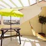 Pineapple Surf House *