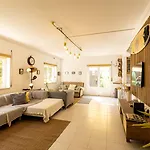 Pineapple Surf House