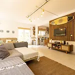 Pineapple Surf House Хостел