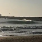 Pineapple Surf House Хостел Атогиа-да-Балейя