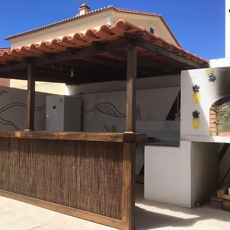 Pineapple Surf House Vandrerhjem Atouguia Da Baleia