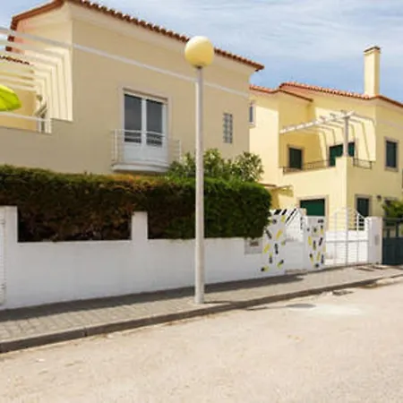Pineapple Surf House Vandrerhjem Atouguia Da Baleia