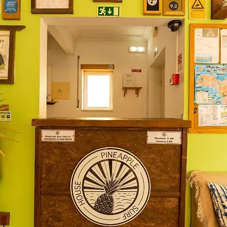 Pineapple Surf House Hostal