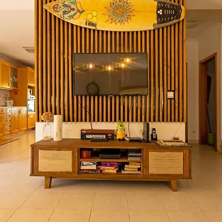 Pineapple Surf House Hostel Atouguia Da Baleia