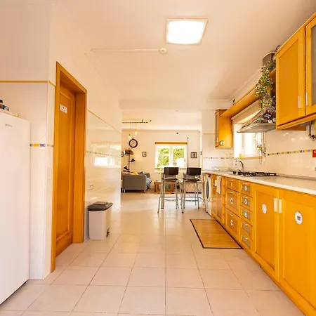 Hostal Pineapple Surf House Atouguia Da Baleia