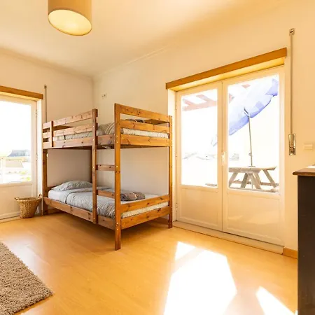 Pineapple Surf House *