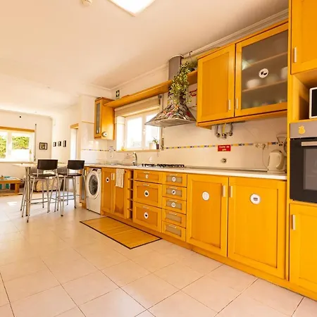 Pineapple Surf House Hostal Atouguia Da Baleia