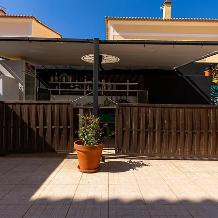 Pineapple Surf House Hostel Atouguia Da Baleia