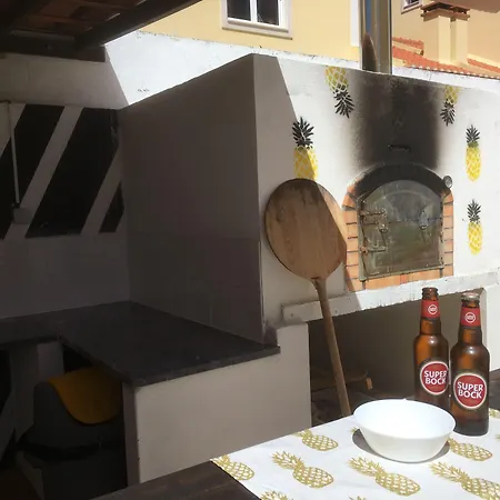 Pineapple Surf House * Атогиа-да-Балейя