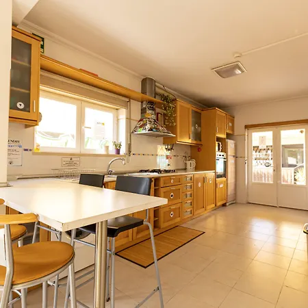 Pineapple Surf House Hostel *