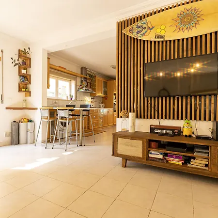 Pineapple Surf House