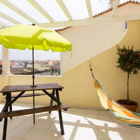 Pineapple Surf House *