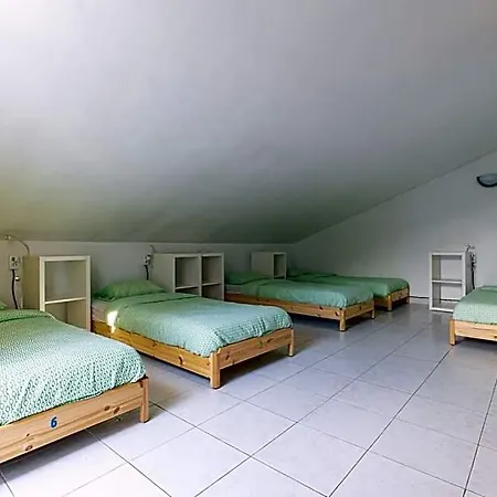 Pineapple Surf House Хостел