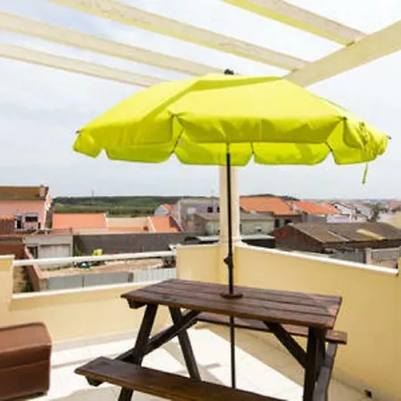 Pineapple Surf House Hostal *