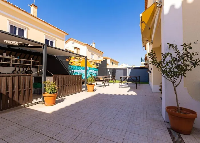 Pineapple Surf House Hostel