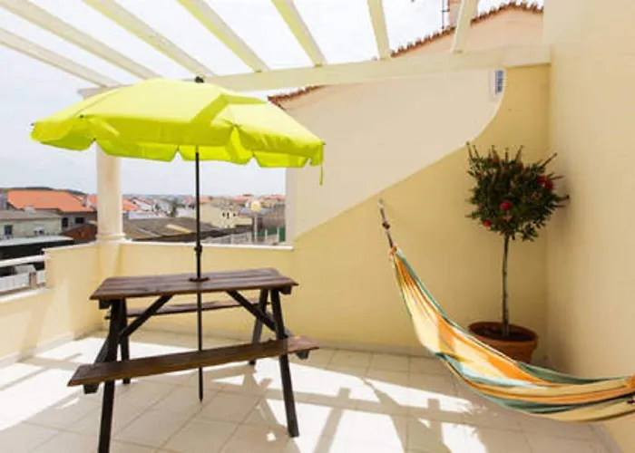 Pineapple Surf House *